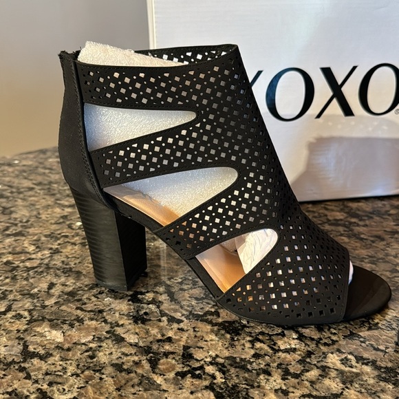 XOXO black Beamer peep toe bootie NIB 8.5 - Picture 2 of 10